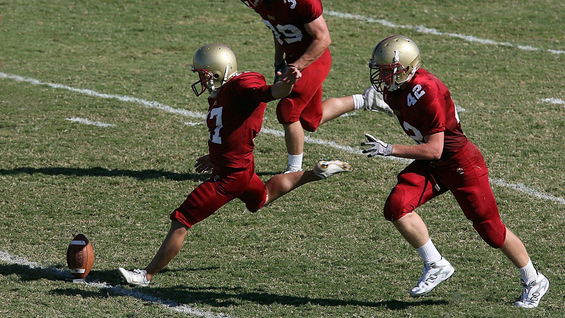 曼联青训主管直言，青训球员进一线队不应是传统装饰，需以实力赢得位置